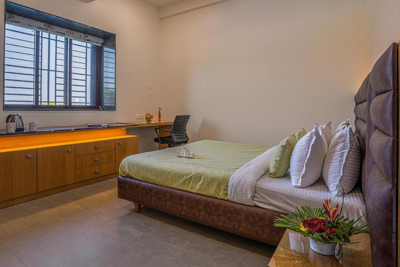 Le Bon Horizon: Hillside Elegance with Pool and Gazebo near Sula Villa Nashik Exterior photo