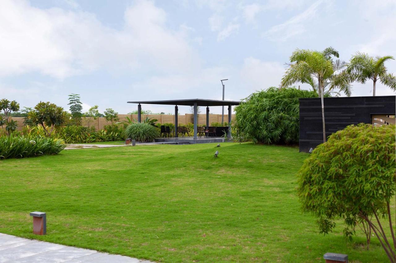 Le Bon Horizon: Hillside Elegance with Pool and Gazebo near Sula Villa Nashik Exterior photo